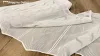 Méteráru, Vitrázs, fehér hímzett menta zöld mintával, 45 cm