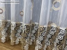   Csipkés kész függöny (30 cm  barna és fehér csipke)karikas fehér alapon barna színű 300 cm széles 170 cm magas